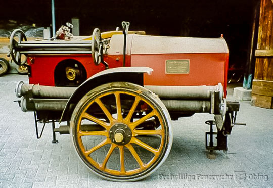 Die Motorspritze aus dem Feuerlöschgerätewerk Hermann Koebe aus Luckenwalde bei Berlin wurde 1927 angeschafft und bis 1962 eingesetzt.